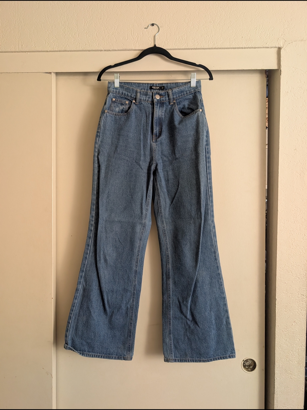 Classic High-Waist Wide-Leg Jeans in Blue - Picture 2 of 5